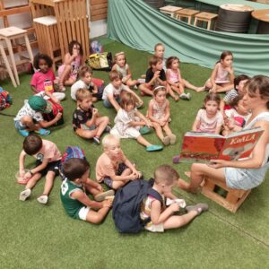 Monitora Komba Escuela de verano lectura